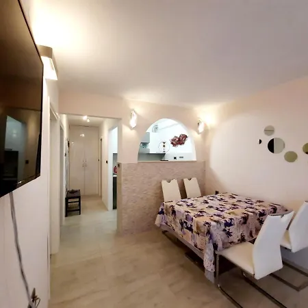 Symphony Garden: Modern, New Apartament Split