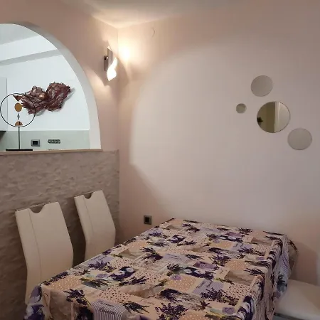 Symphony Garden: Modern, New Apartament *