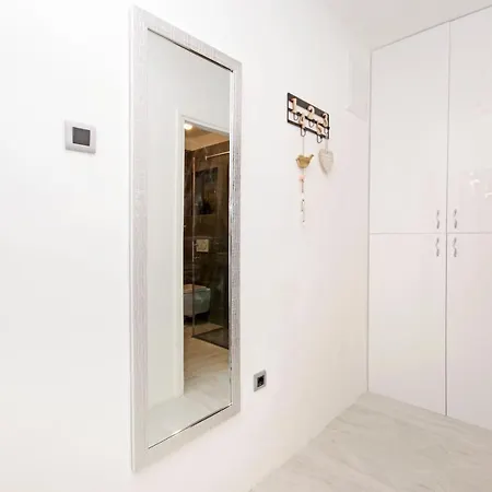 Symphony Garden: Modern, New Apartament