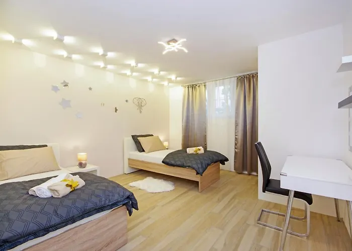 Symphony Garden: Modern, New 公寓 *