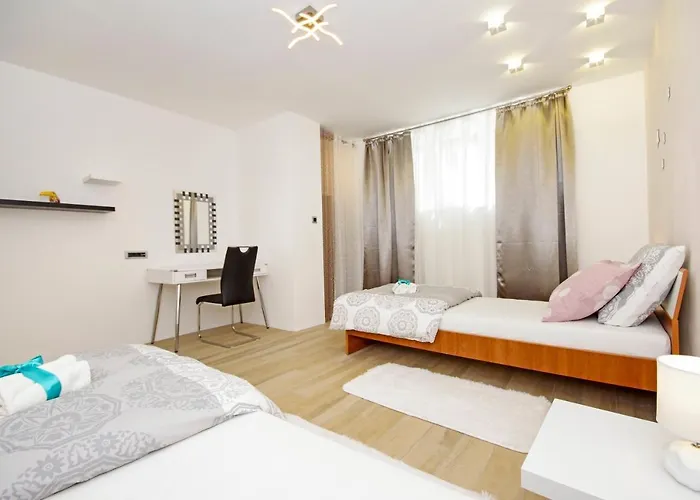 Symphony Garden: Modern, New