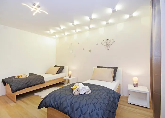 Symphony Garden: Modern, New 公寓 *