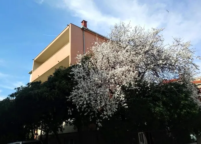 Symphony Garden: Modern, New 公寓 *