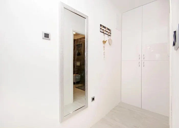 Symphony Garden: Modern, New 公寓