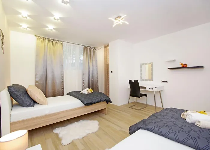 Symphony Garden: Modern, New