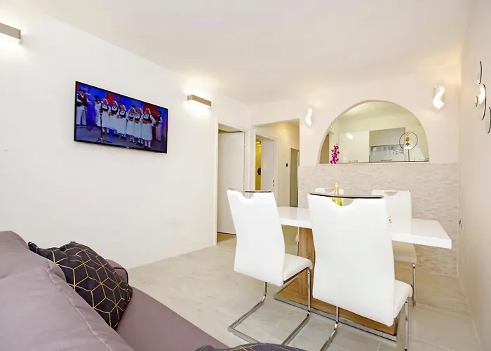 Symphony Garden: Modern, New 公寓 *