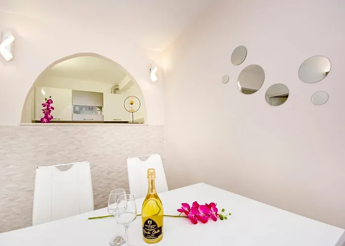 Symphony Garden: Modern, New 公寓