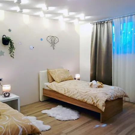 Symphony Garden: Modern, New Split