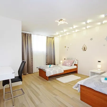 Symphony Garden: Modern, New