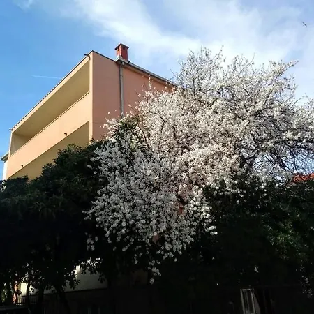 Symphony Garden: Modern, New Appartement *