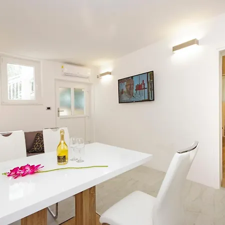 Symphony Garden: Modern, New